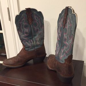 Justin’s boots. Good condition and so comfortable.